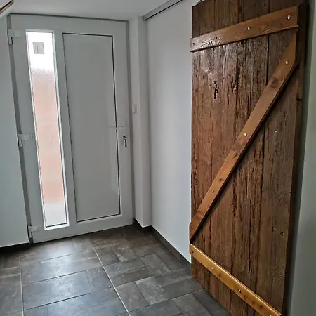 Apartmany Svata Lejlighed *